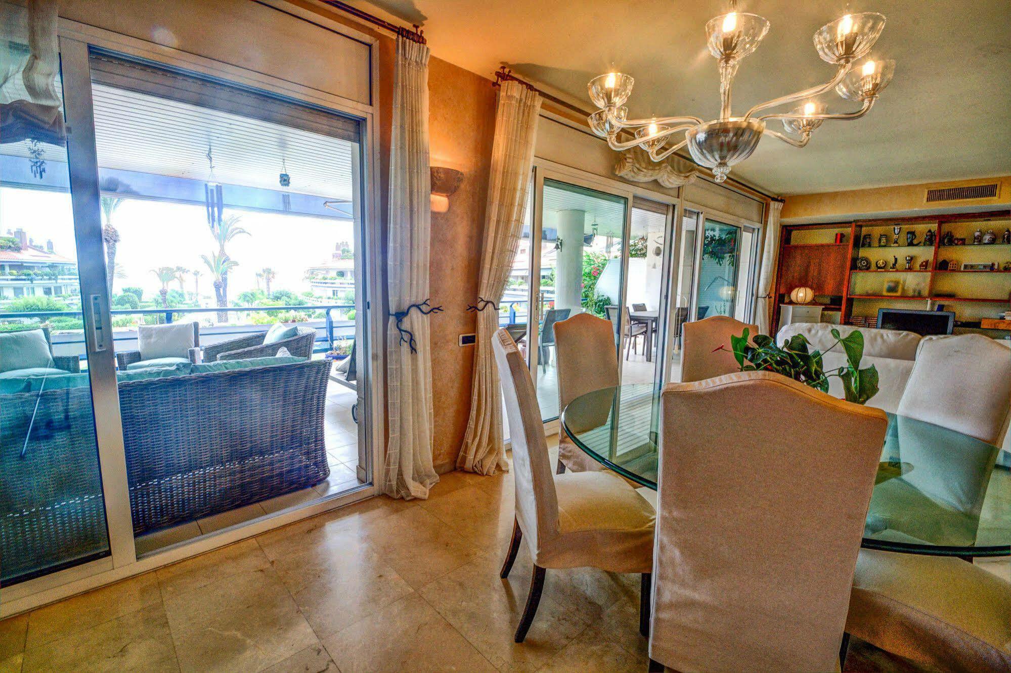 Duplex Park De Mar Leilighet Sitges Eksteriør bilde