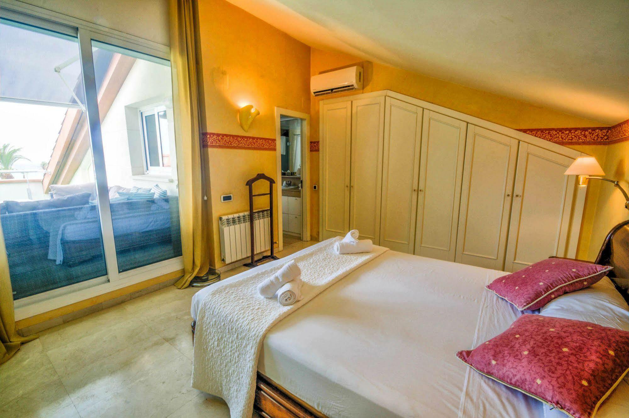 Duplex Park De Mar Leilighet Sitges Eksteriør bilde